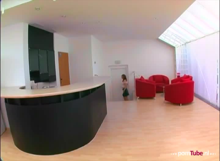 Melissa geneukt door haar baas