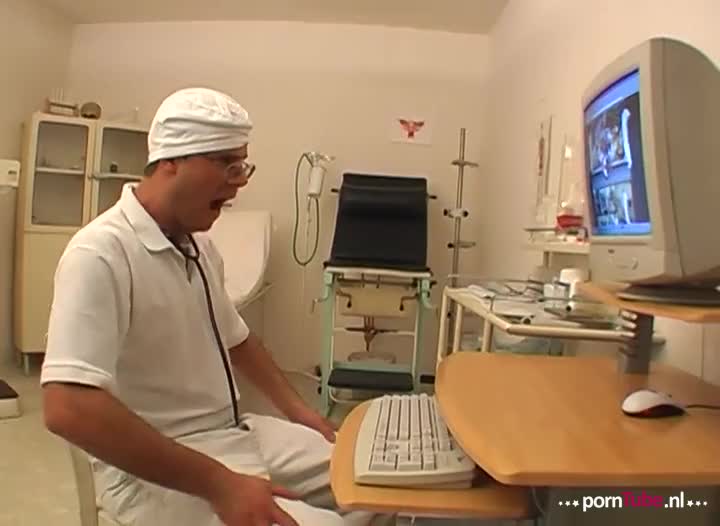 Geile slet wil geneukt worden door Dr. Kink