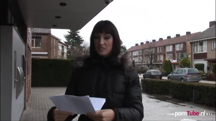 Ros en Vienna willen graag van Sofia horen welke neukstandjes er nog meer zijn,