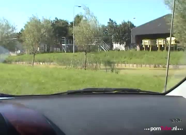 Kathleen is met haar vader aan het vissen wanneer Don en Ad opduiken met een geil voorstel!