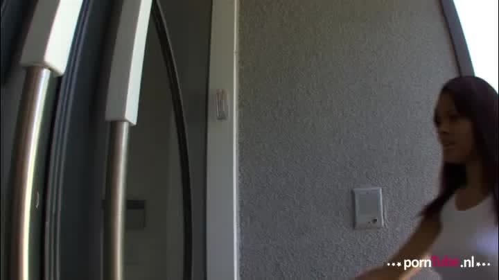 Hij huurt de studente Brandy als zijn vaste escort sletje op commando