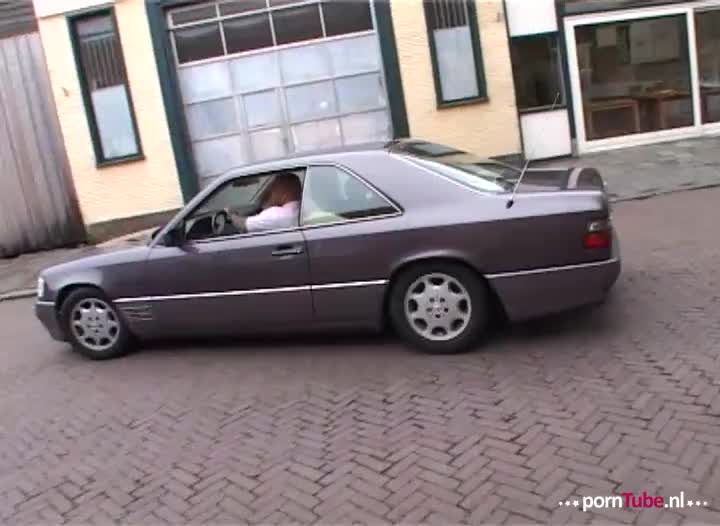 Ricardo probeert Melissa over te halen tot anale sex.