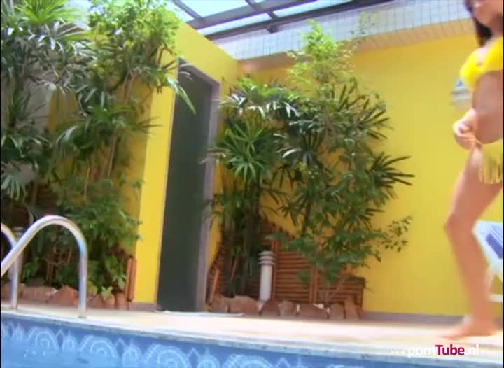 Gelikt aan het zwembad