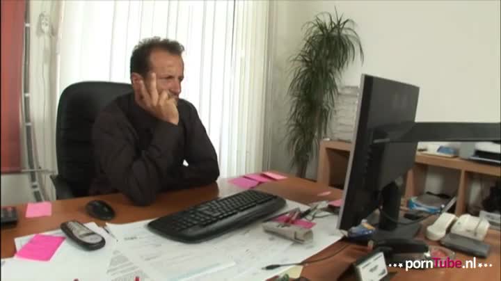 Secretaresse blijkt porno actrice
